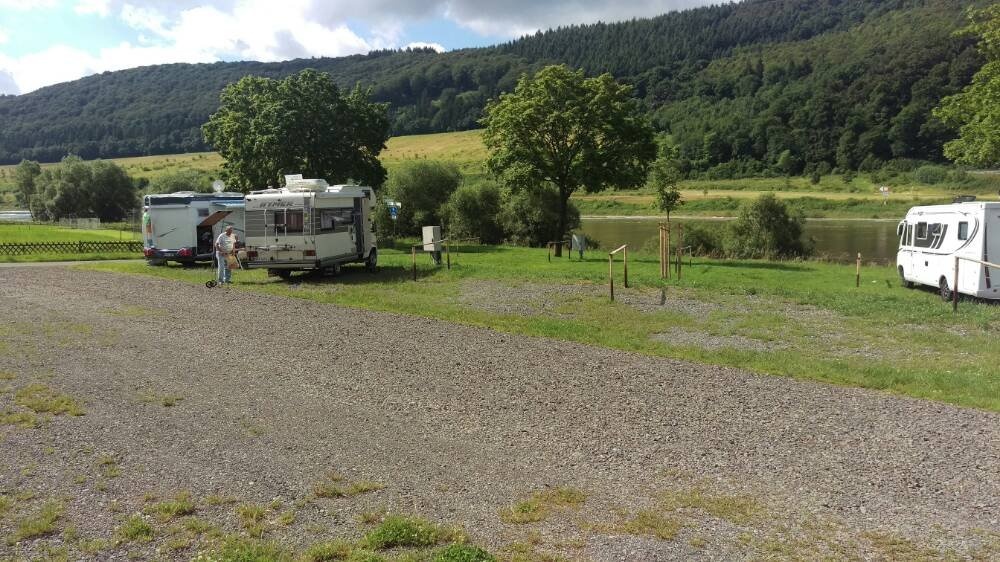 Stellplatz an der Mosel Zeltingen — Місце для кемперів in Zeltingen-Rachtig
