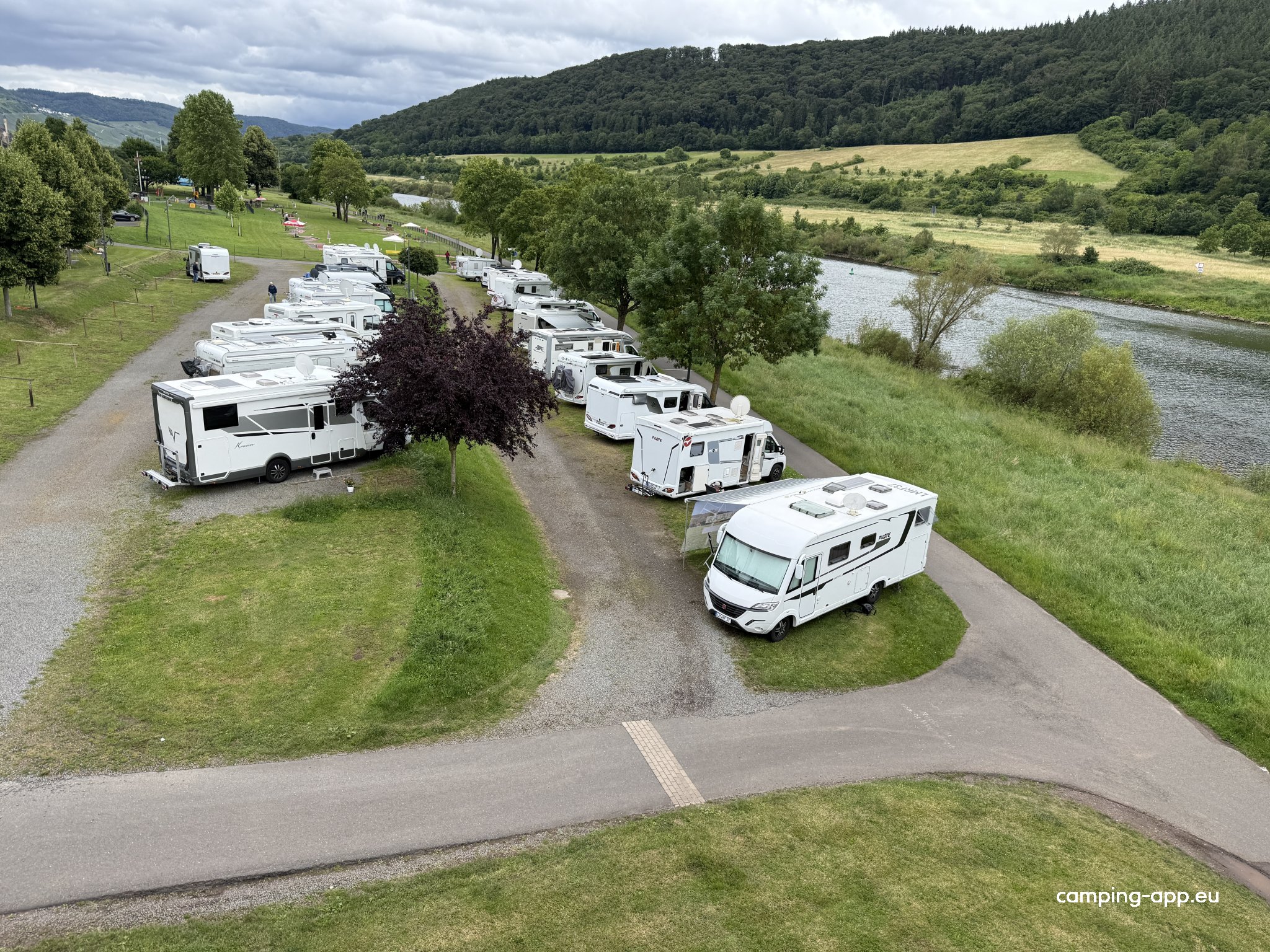 Stellplatz an der Mosel Zeltingen — Area di sosta in Zeltingen-Rachtig