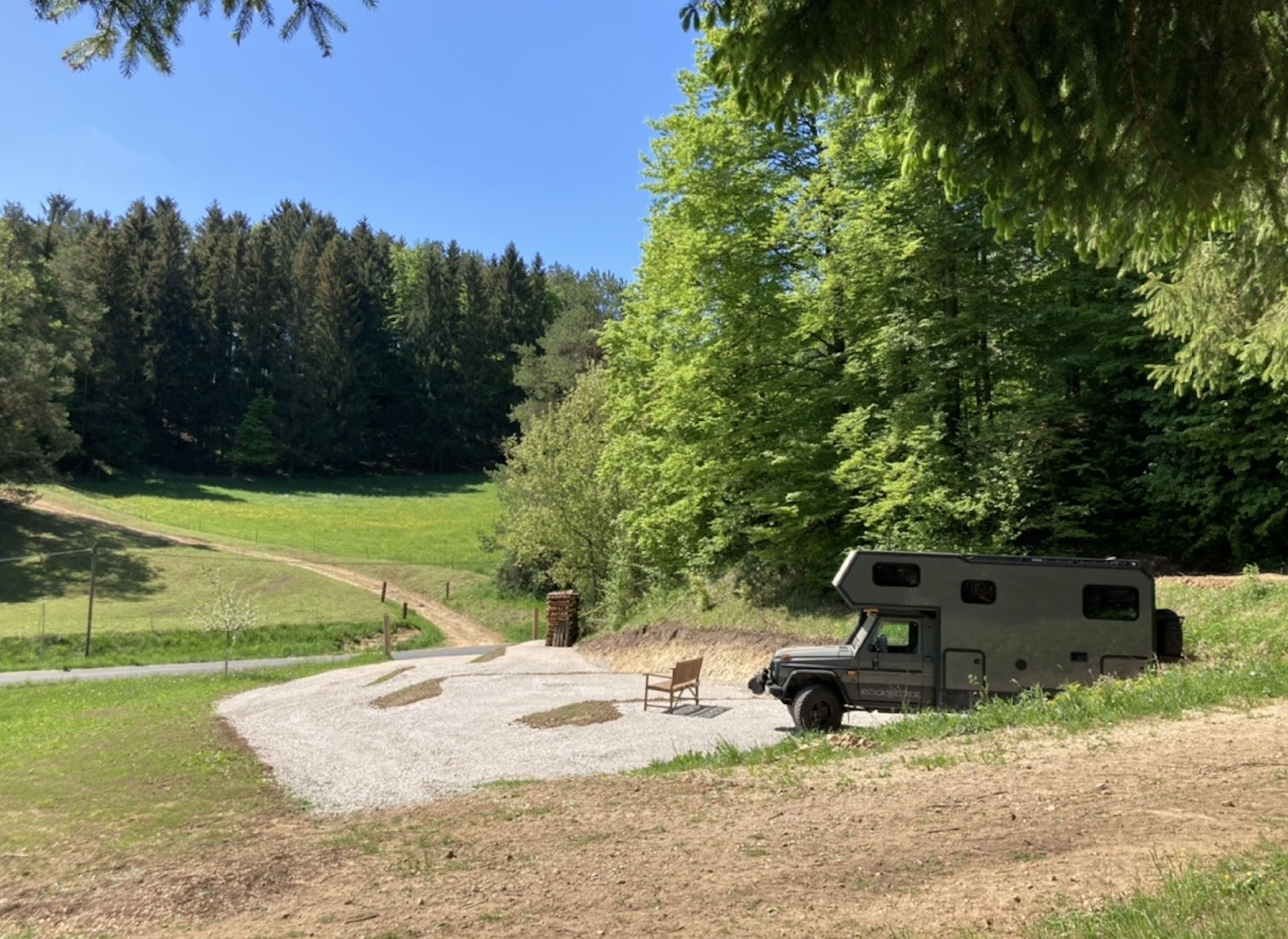 Fränkische Schweiz Obertrubach Herzogwind — Karavan Sitesi in Obertrubach