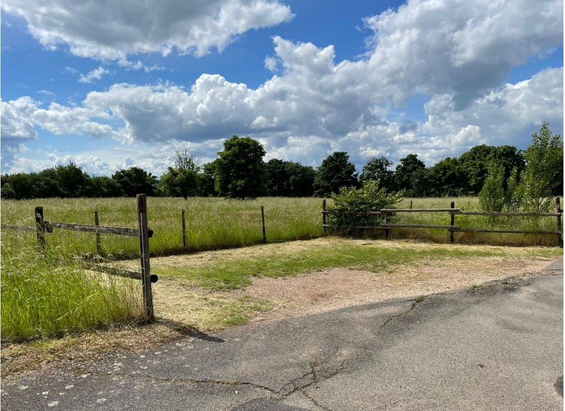 Parkbucht an einer Wiese — Sítio para autocaravanas in Vettweiß