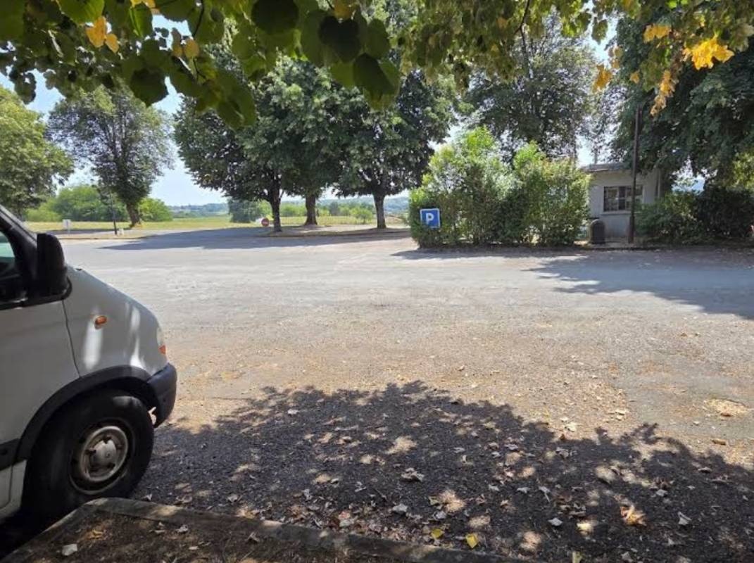 Stellplatz Lanouaille — Karavan Sitesi in Lanouaille