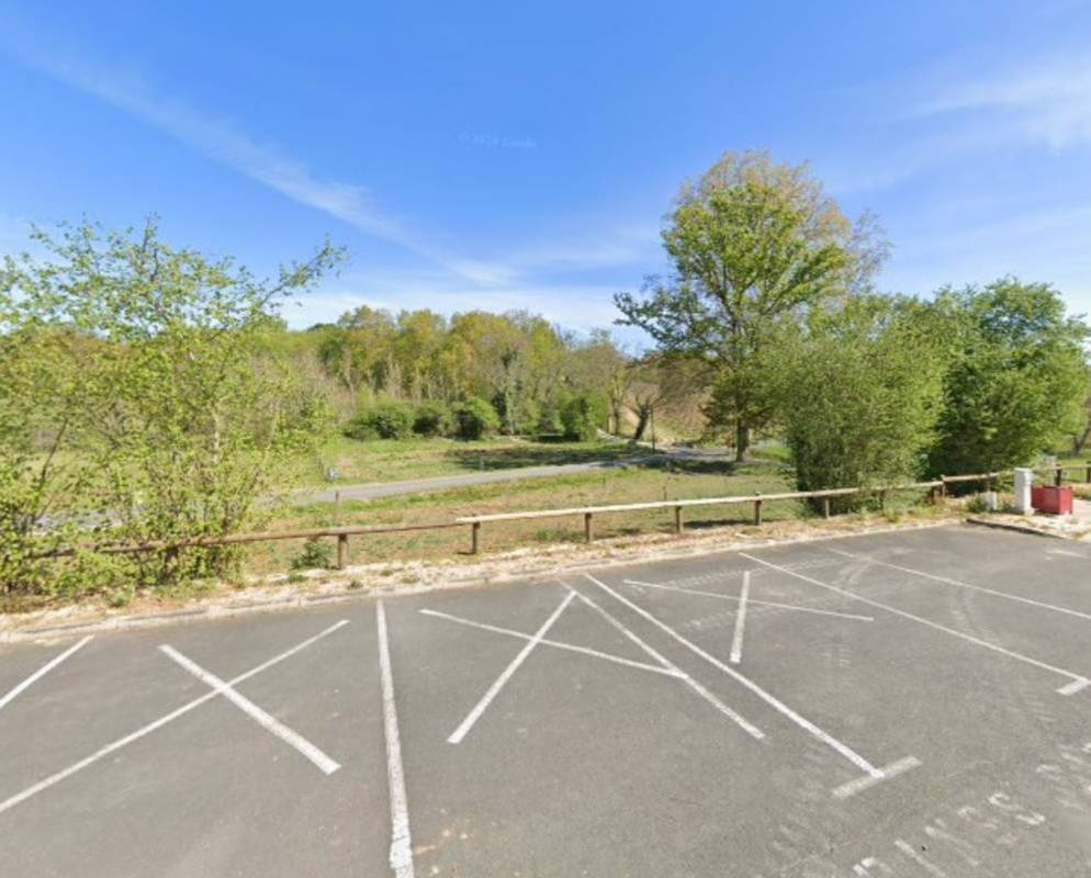 Stellplatz Saint-Sauveur — Ställplats in Saint-Sauveur