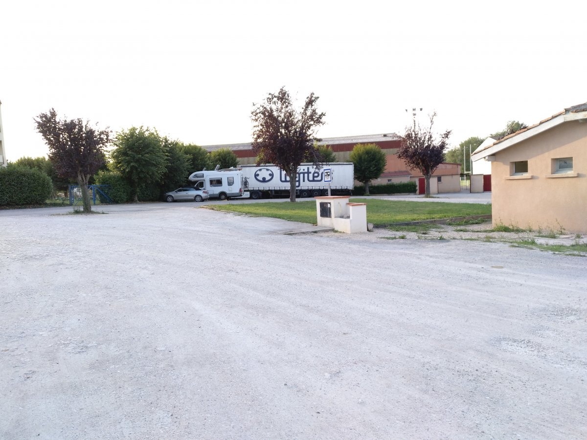 Stellplatz Lombez — Area Autocaravanas in Lombez
