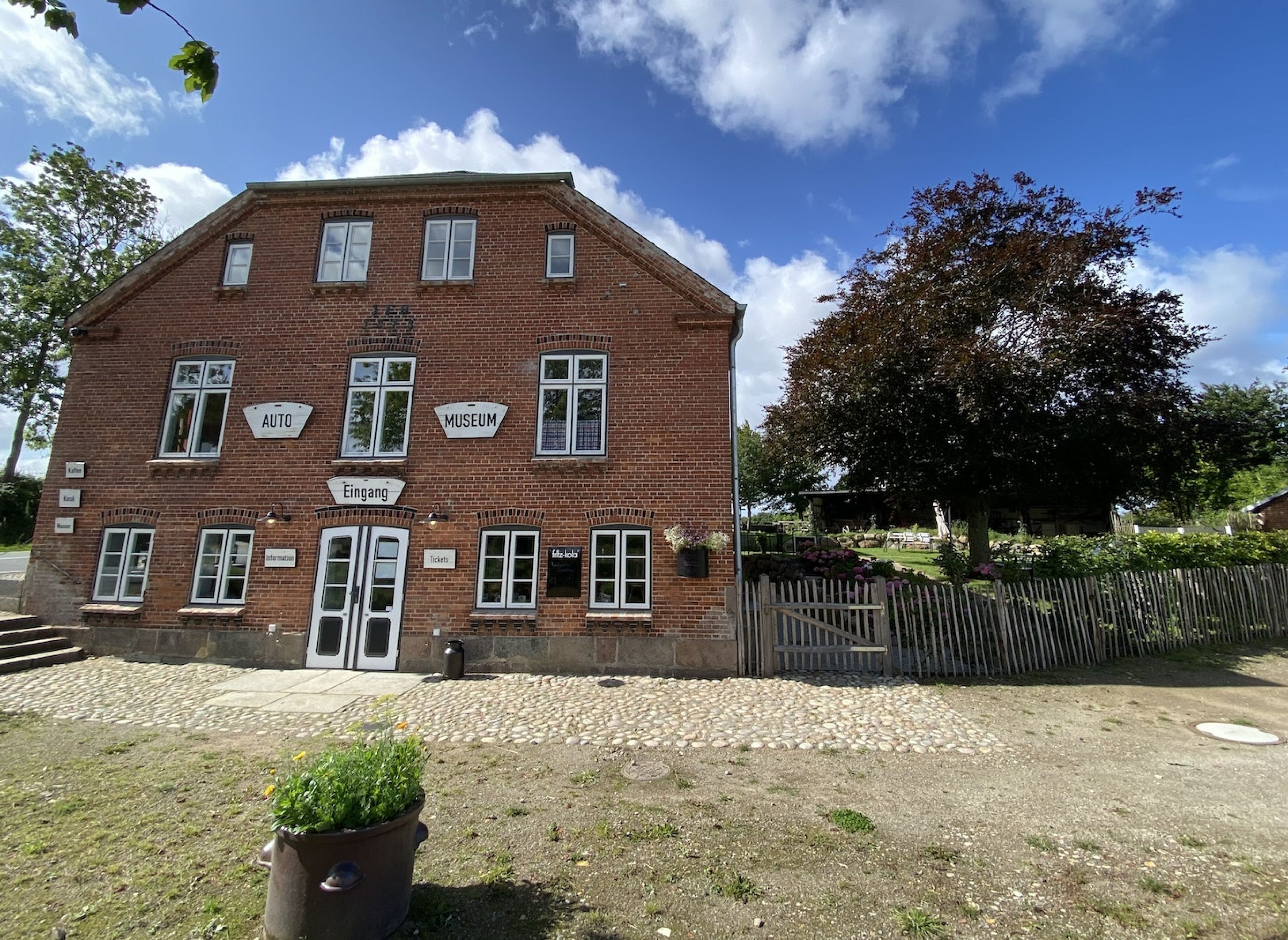 Automuseum Schnurrum — Sp. parking dla kamperów in Thumby