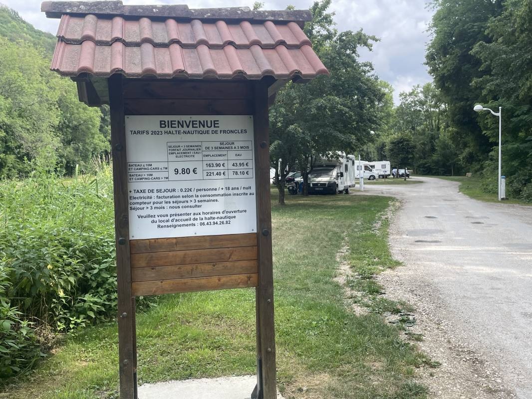 Stellplatz Froncles — Camperplaats in Froncles