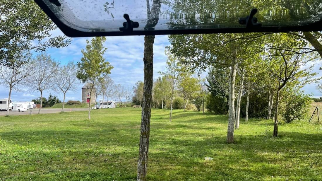 Camping Car Park Hirel — Місце для кемперів in Hirel
