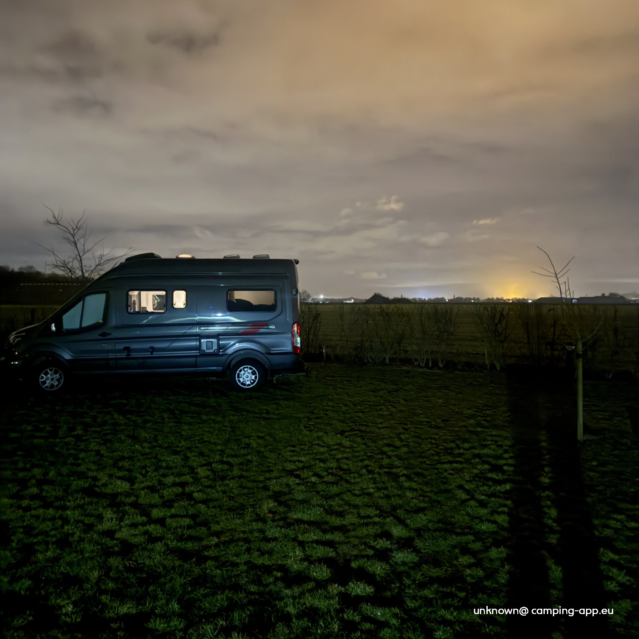 Camperplaats De Zandberg — Sp. parking dla kamperów in Meterik