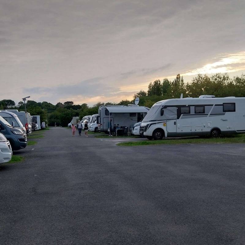 Stellplatz Saint-Jacut-de-la-Mer — Camperplaats in Saint-Jacut-de-la-Mer