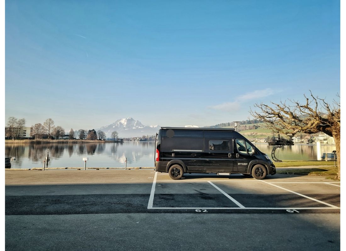 Seeplatz — Sp. parking dla kamperów in Küssnacht