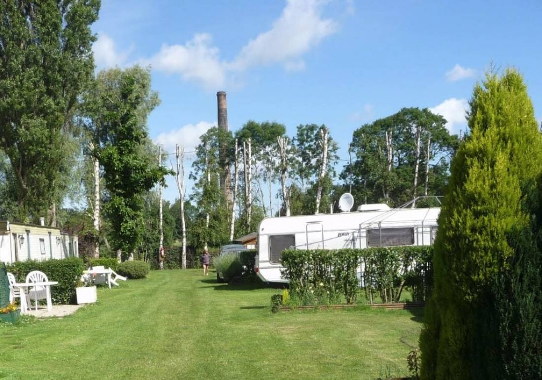 Emplacement Camping Le Courtil Rose — Stellplatz in Brêmes