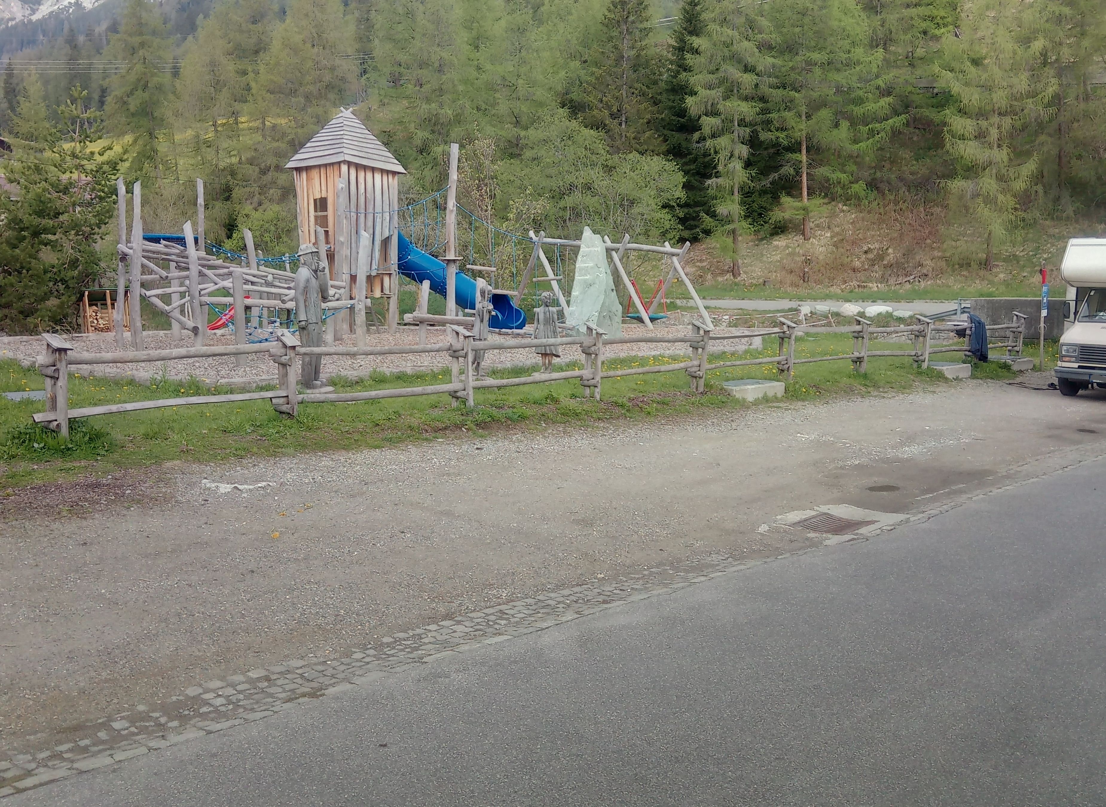 Bachstrasse, Kinderspielplatz — Sp. parking dla kamperów in Sufers