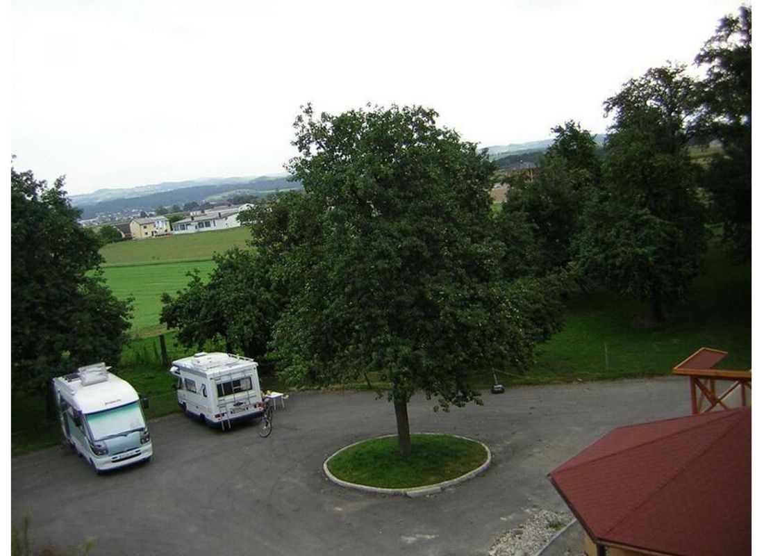 Camping im Obstgarten — Bobilplass in Dirnwagram