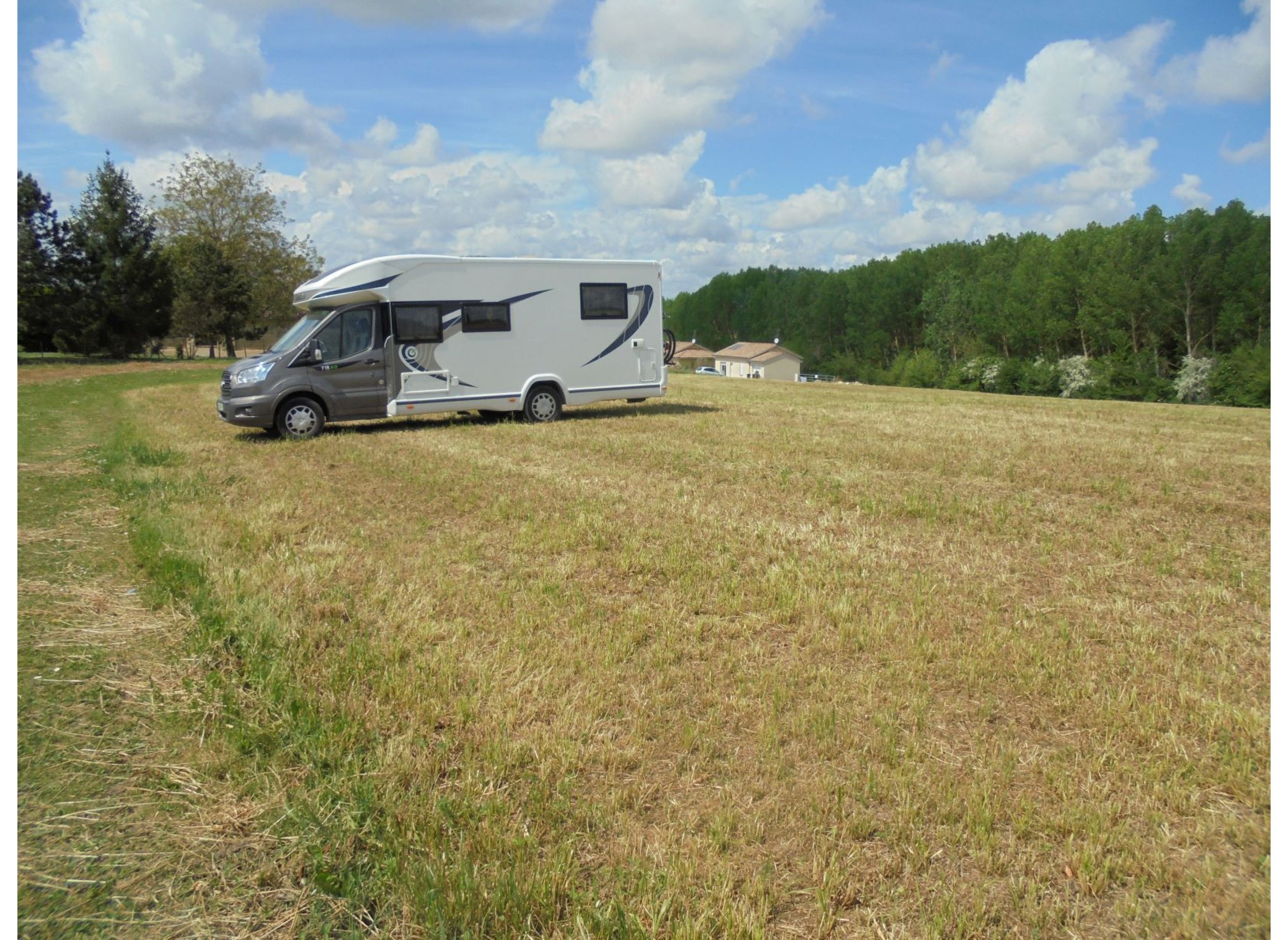 Alain ALBA — Sítio para autocaravanas in Saint-Aubin-de-Cadelech