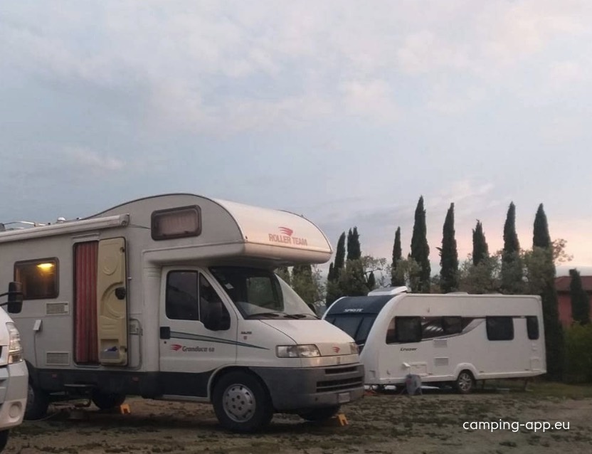 Poggio ai Pini — Sp. parking dla kamperów in Certaldo