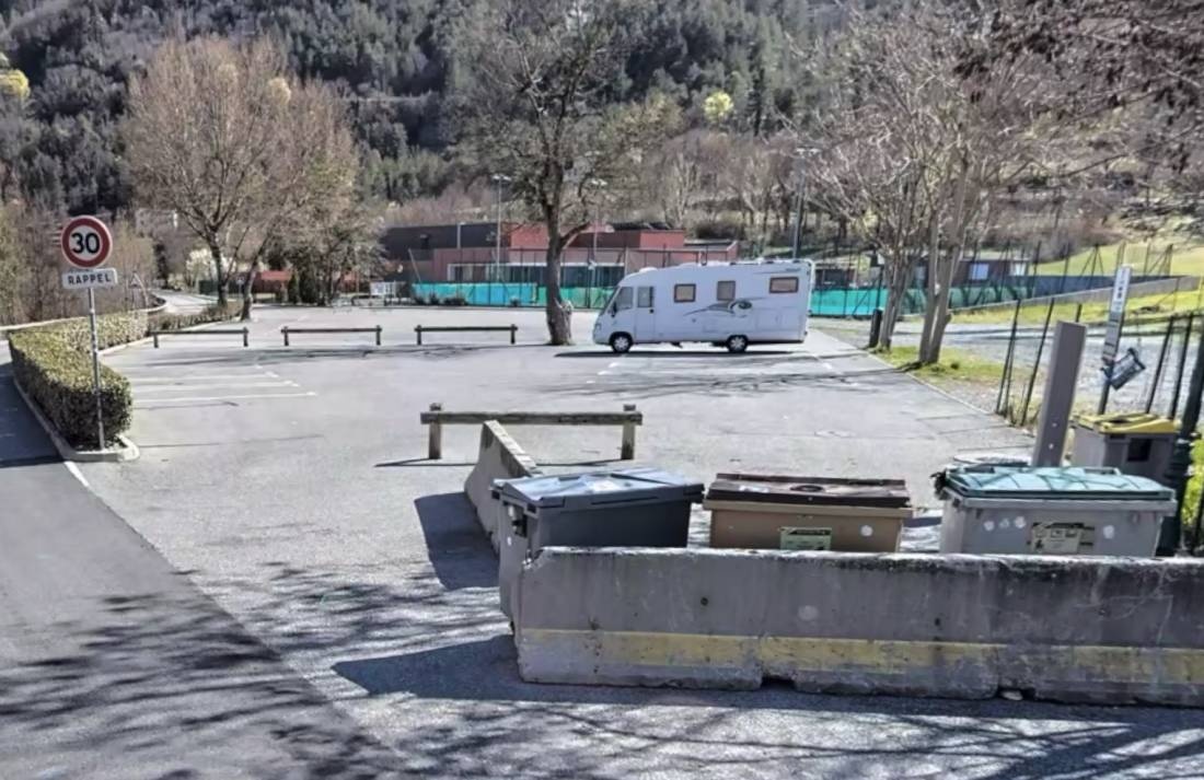Stellplatz Puget-Théniers — Sítio para autocaravanas in Puget-Théniers