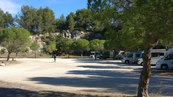 Stellplatz Fontvieille — Area Autocaravanas in Fontvieille