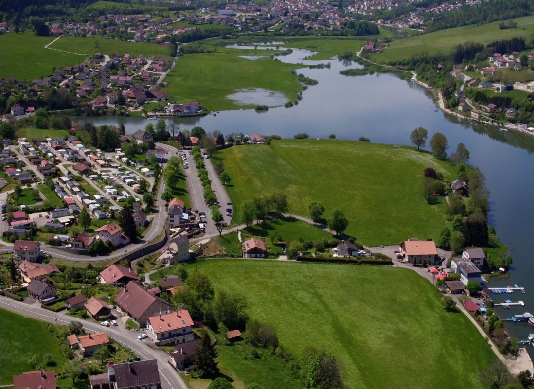 Camping Lac des Brenets — Kemp in Les Brenets