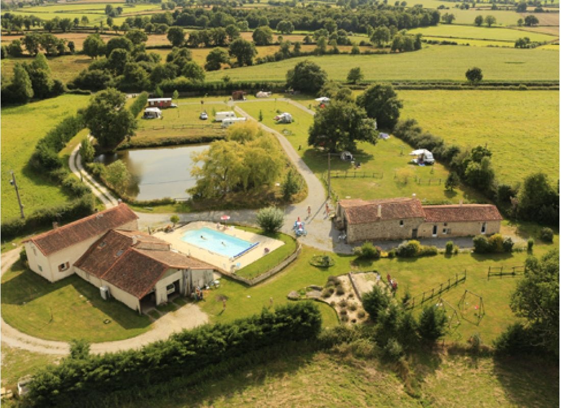 camping naturiste — Campingplads in Saurais