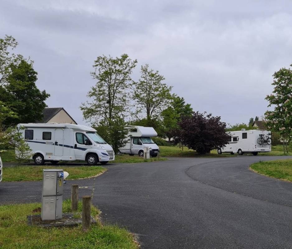Stellplatz Avoine — Karavan Sitesi in Avoine