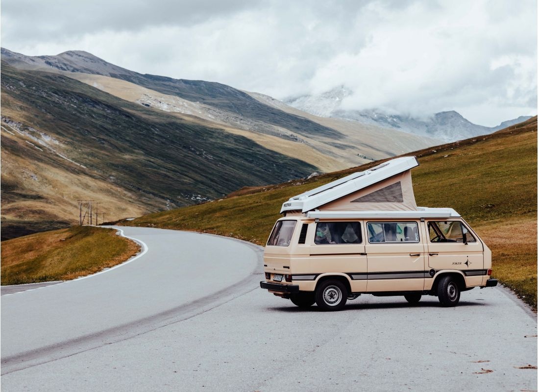 Juf, Parkplatz vor dem Dorf — 露营车营地 in Juf