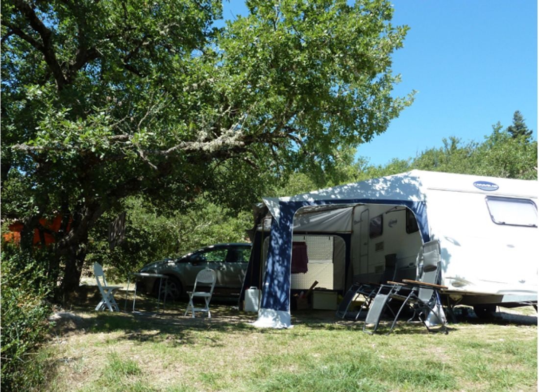 Camping de Valsaintes — Camperplaats in Simiane-la-Rotonde