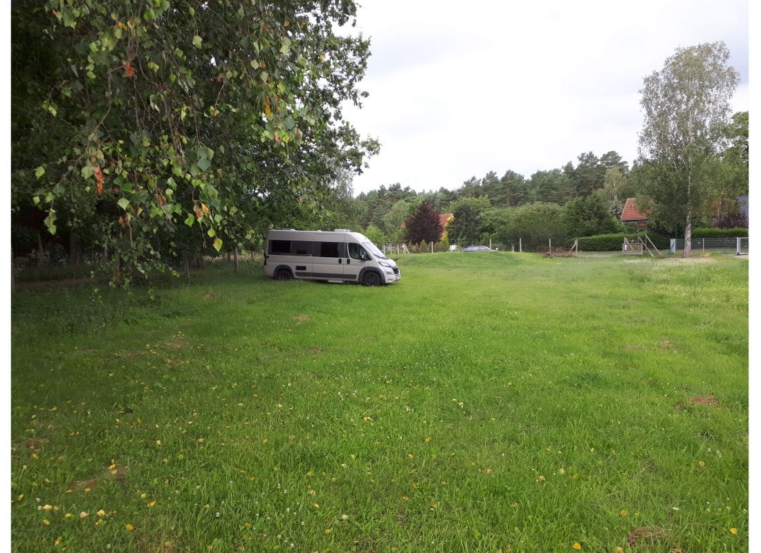 Wiese am Dorfrand — Karavan Sitesi in Wokuhl-Dabelow