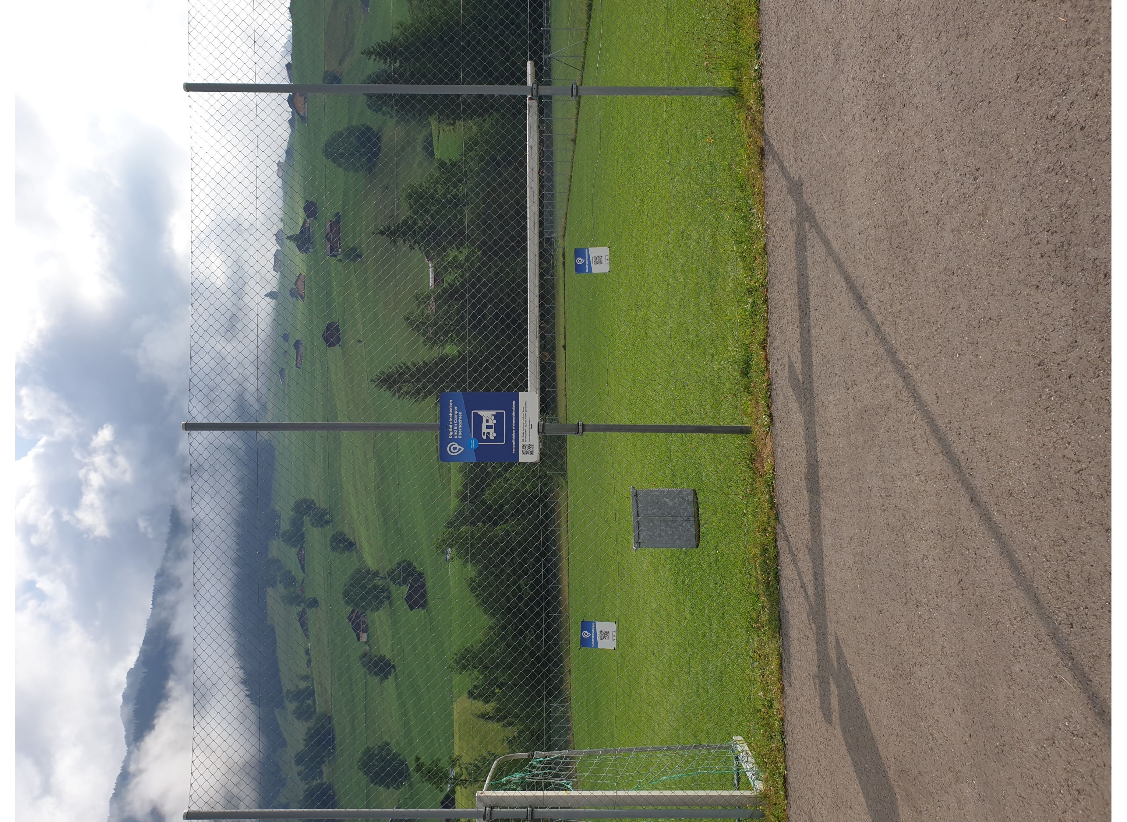 Sportplatz Boden — Camperplads in Lauenen