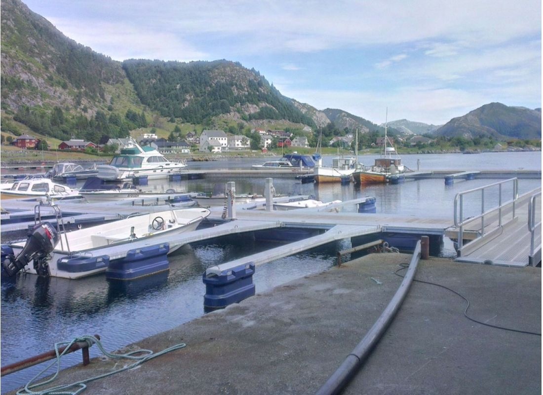 Iglandsvik Marina — Camperplads in Bremanger