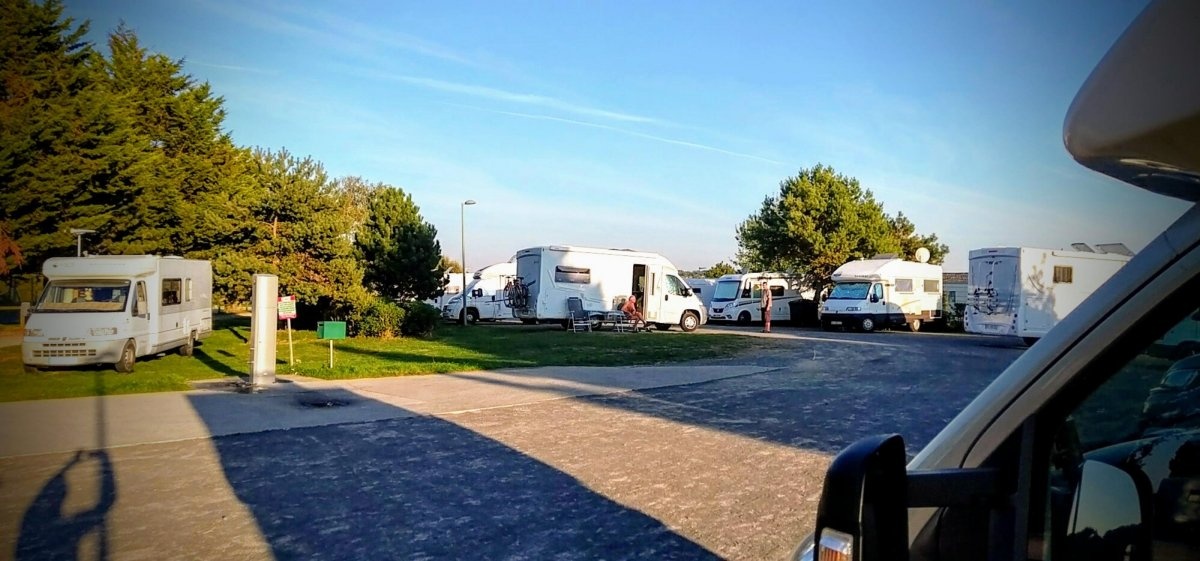 Stellplatz Coudeville-sur-Mer — Ställplats in Coudeville-sur-Mer