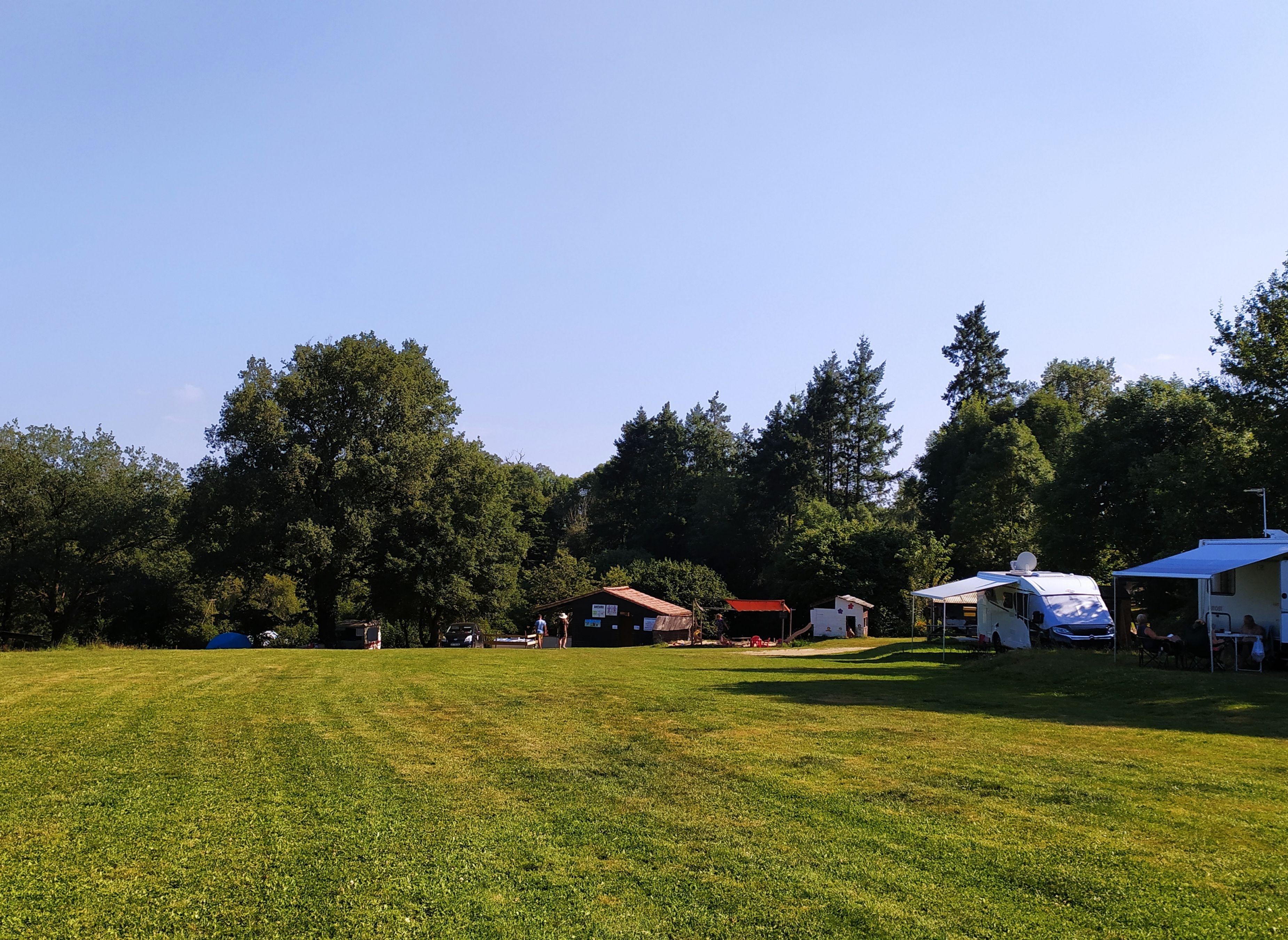 Camping de La Grande Perrure — Campingplats in Mervent