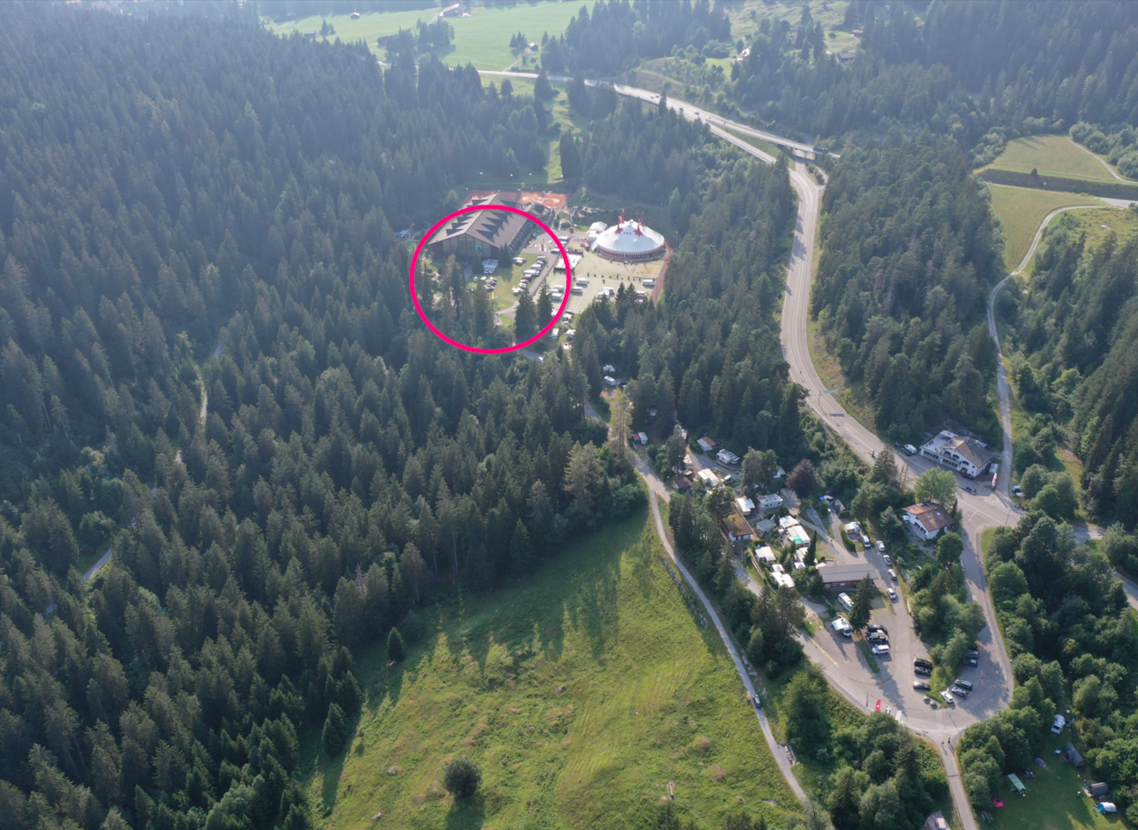 TCS Camping Flims Sportplatz — Kemping in Flims Waldhaus