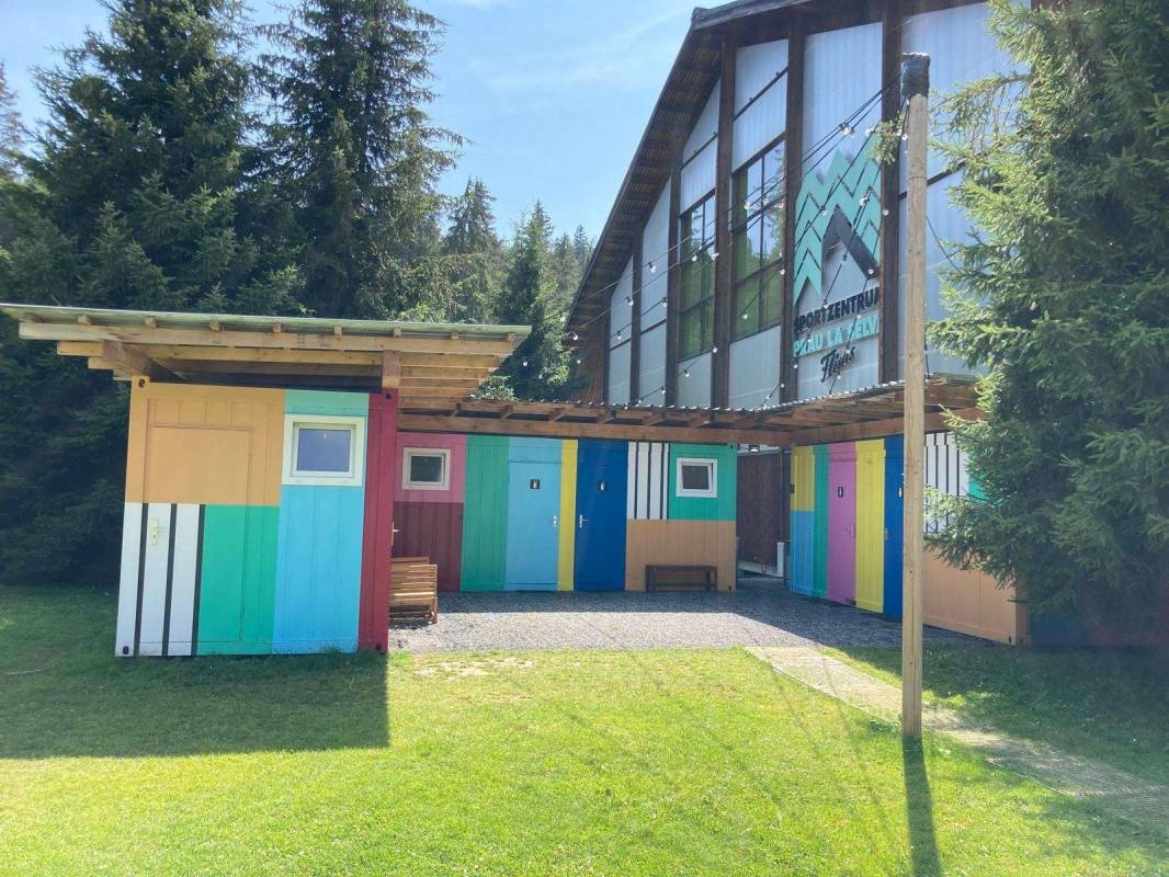 Stellplatz TCS Camping Flims Sportplatz — Area Autocaravanas in Flims Waldhaus