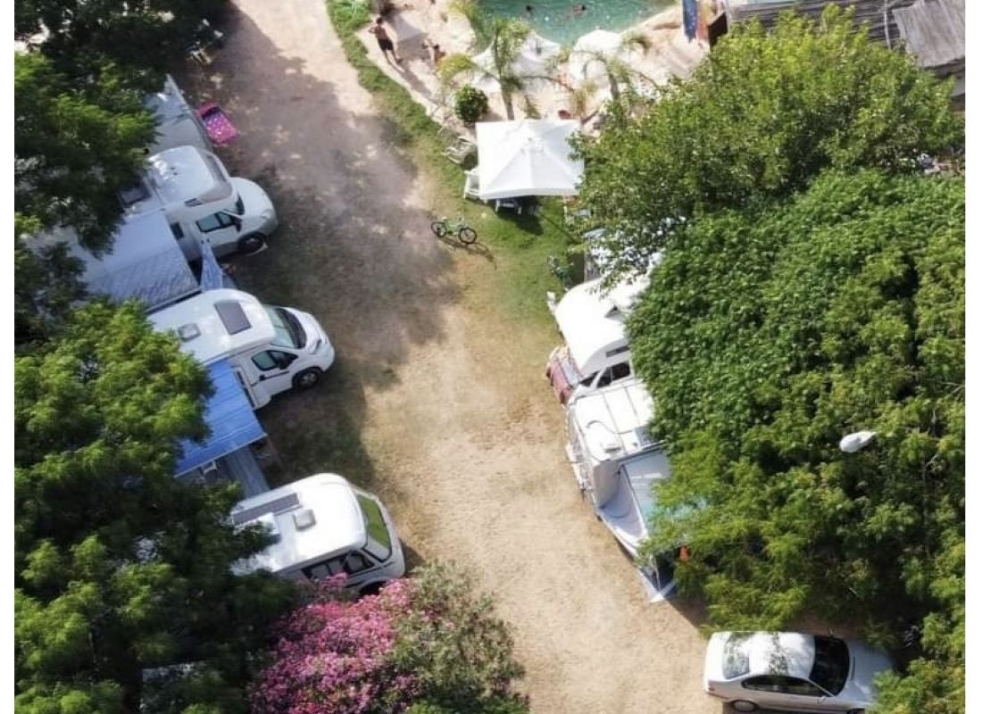 Camping Flintstones Park — Місце для кемпінгу in Scicli