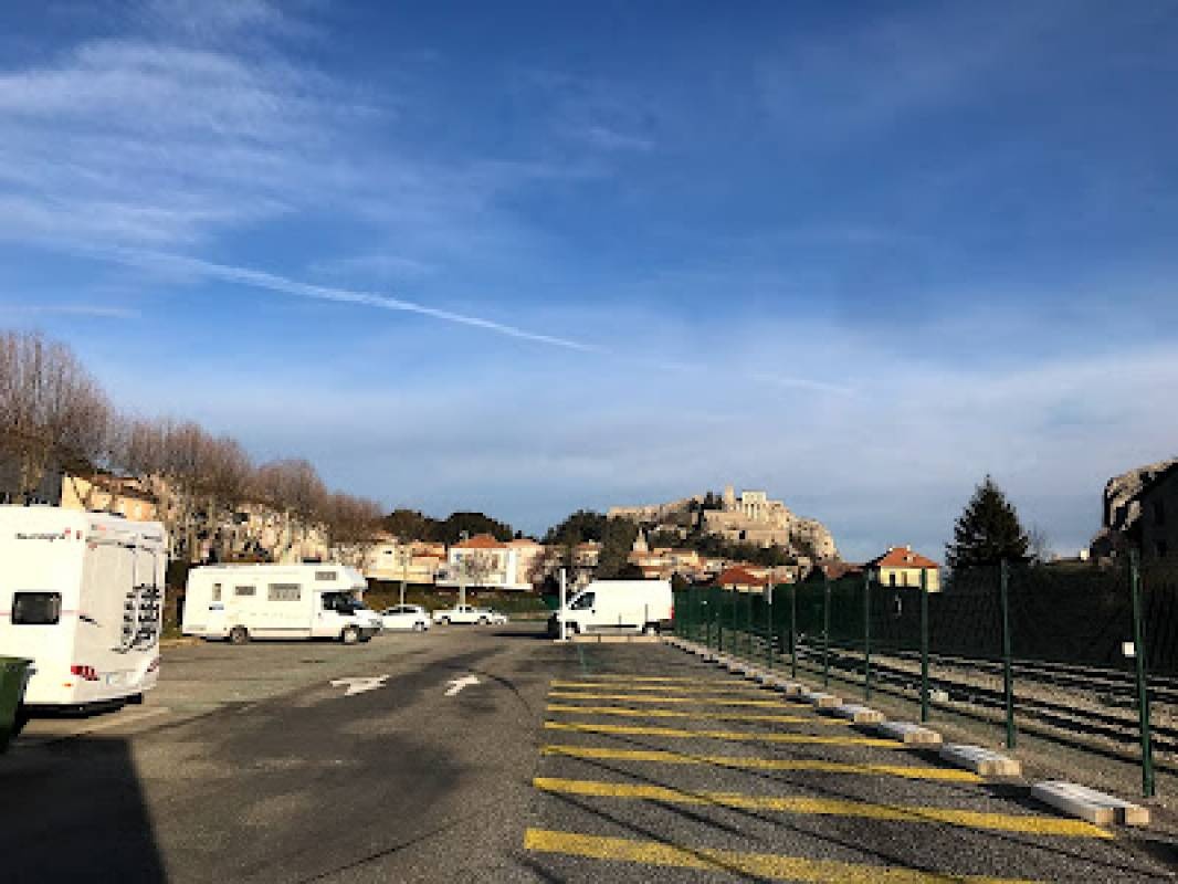 Stellplatz Sisteron — Area Autocaravanas in Sisteron