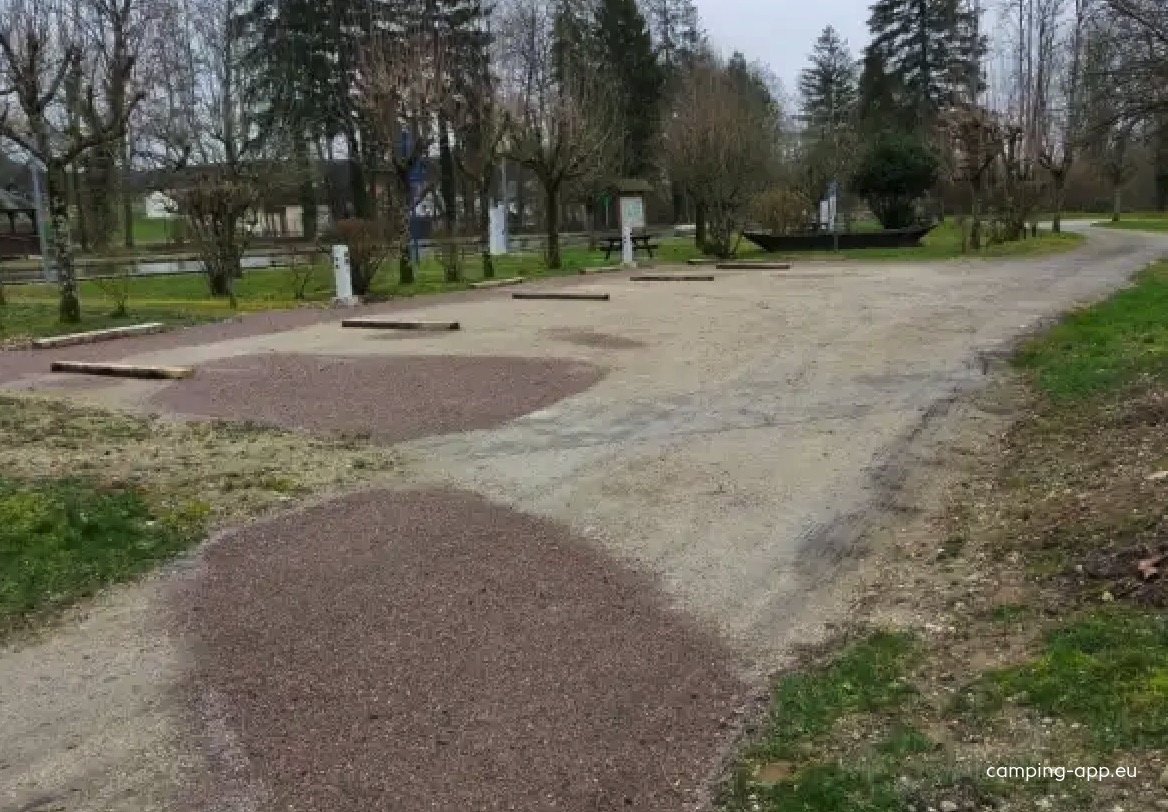 Stellplatz Viéville — Area Autocaravanas in Viéville