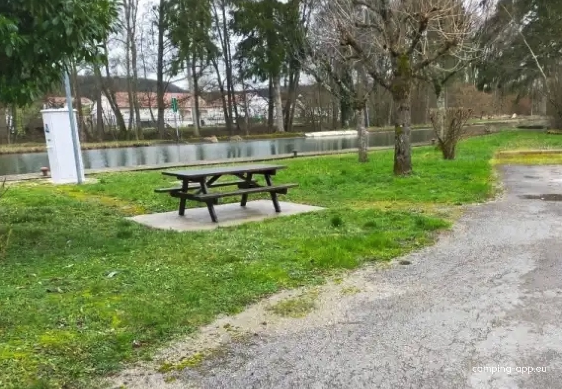 Stellplatz Viéville — Bobilplass in Viéville