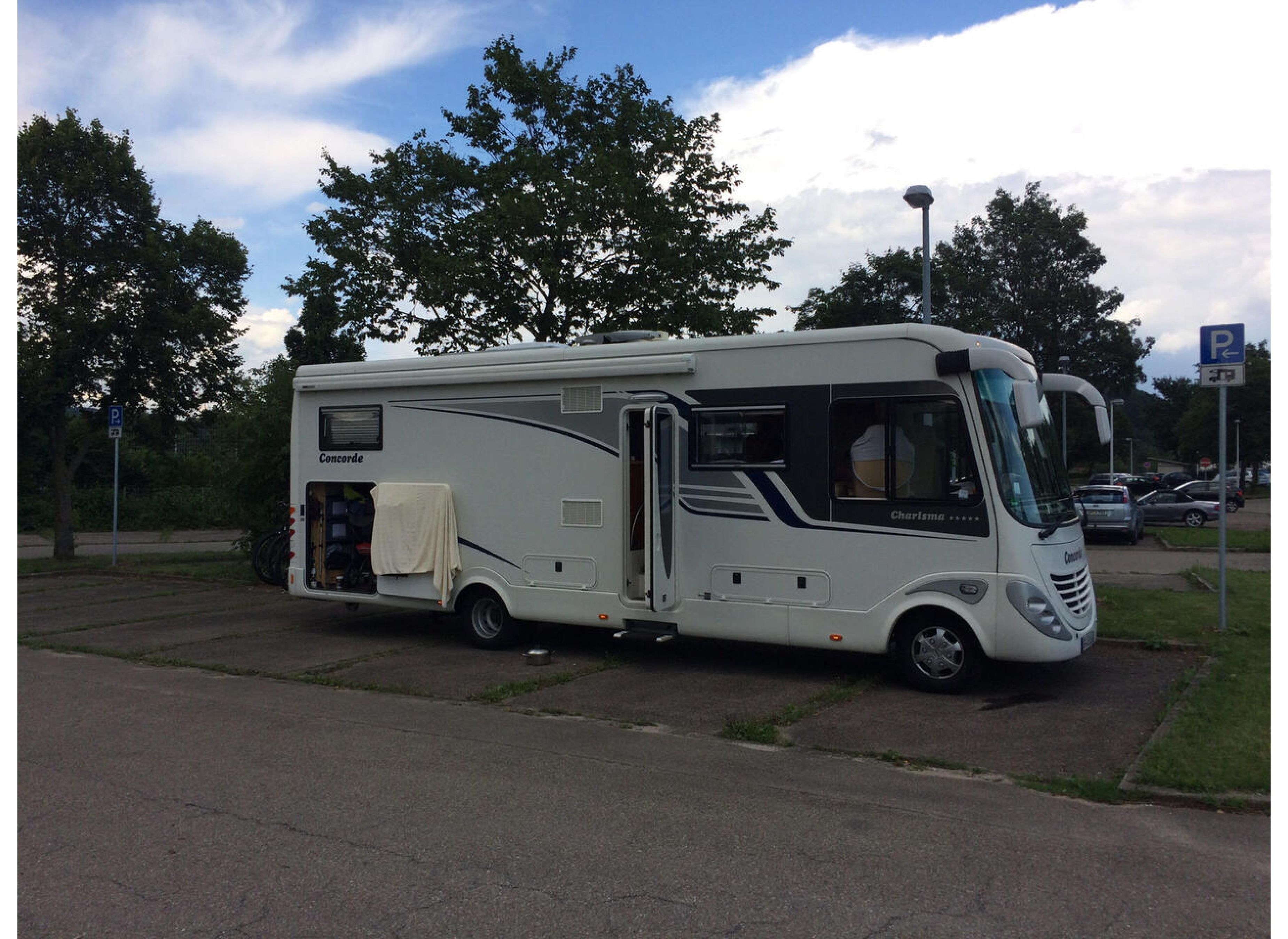 Stellplatz an der Lautertalhalle — 露营车营地 in Donzdorf