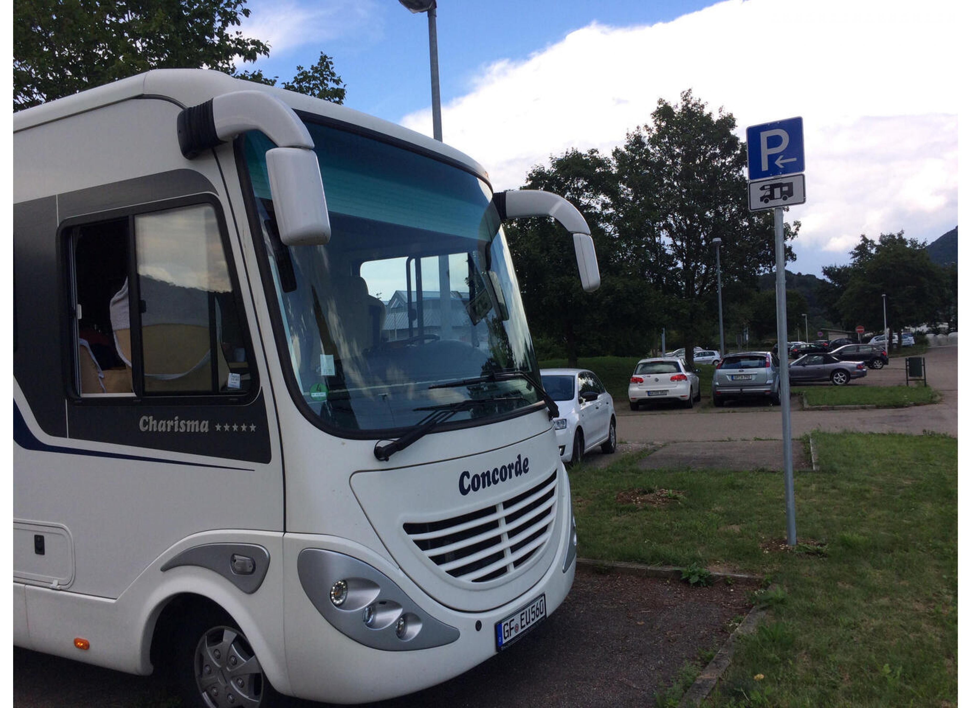 Stellplatz an der Lautertalhalle — Area Autocaravanas in Donzdorf
