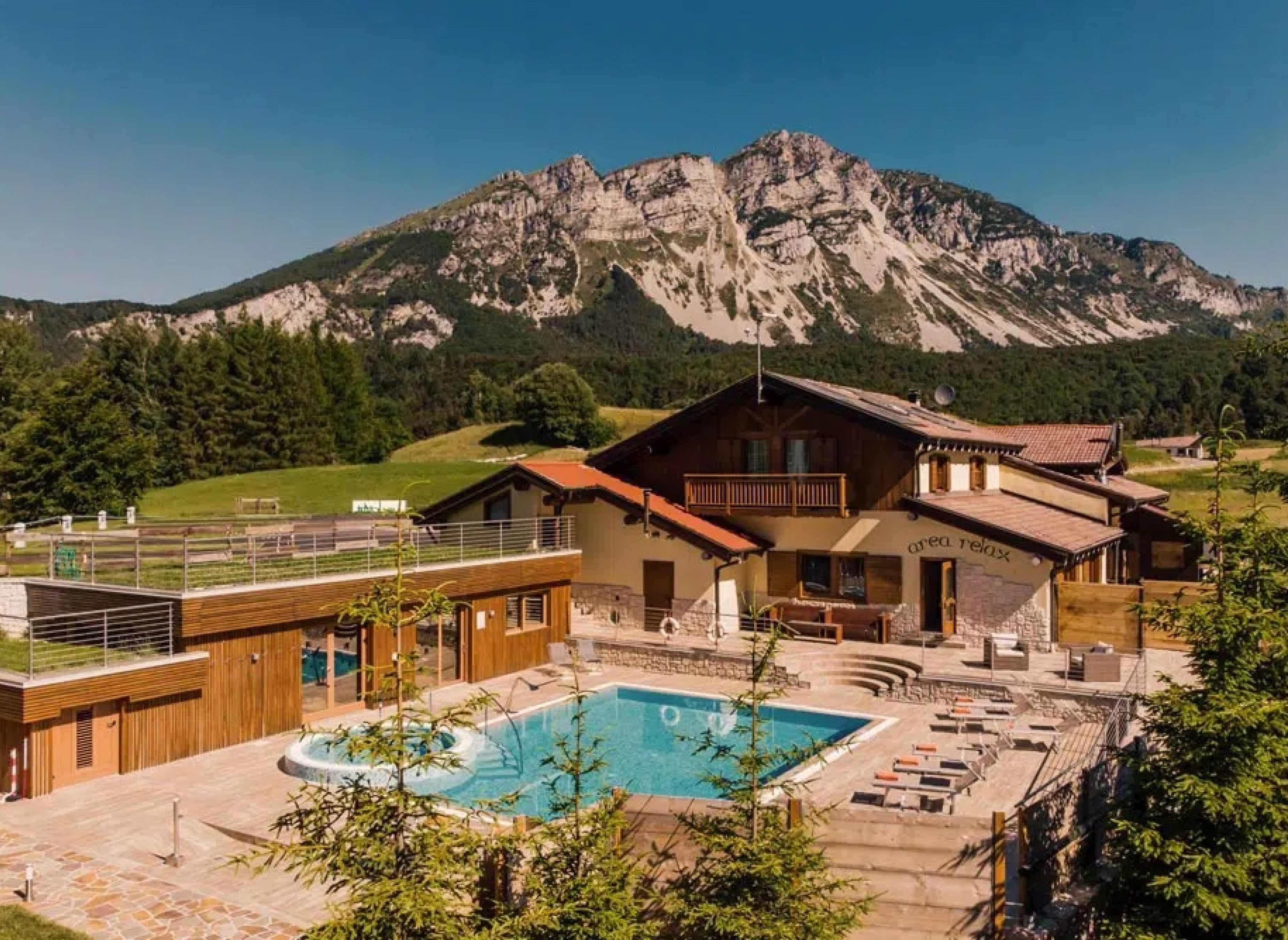 Pizzeria Ristorante la Baita — Area Autocaravanas in Ronzo-chienis