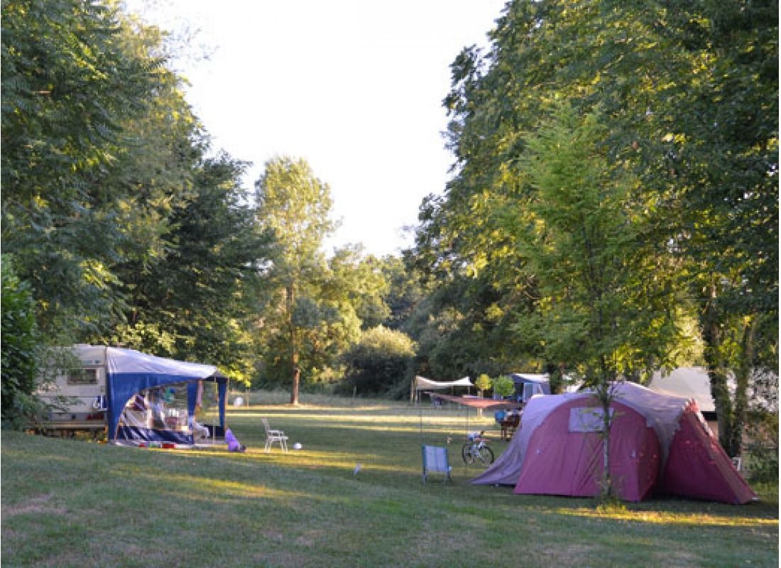 Petit Lion — Campingplats in Vendoire
