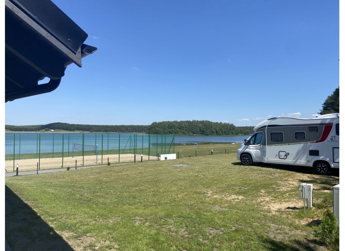 Pole Kempingowe u Zbyszka — Camping Site in Kiedrowice