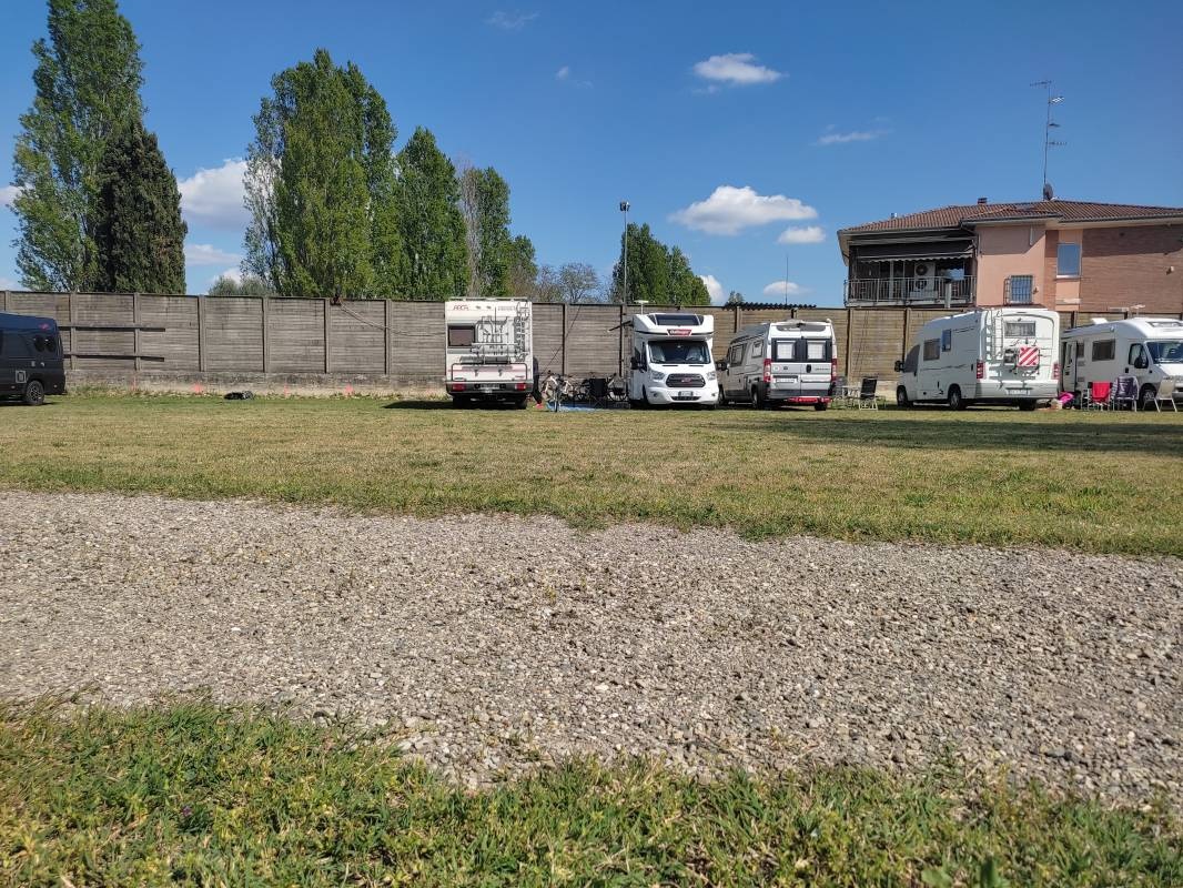 River Passion — Campervan Site in Boretto