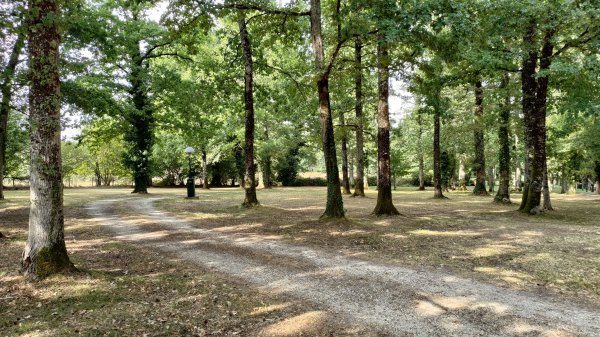 Stellplatz Saint-Laurent-sur-Gorre — Fotoğraf 4