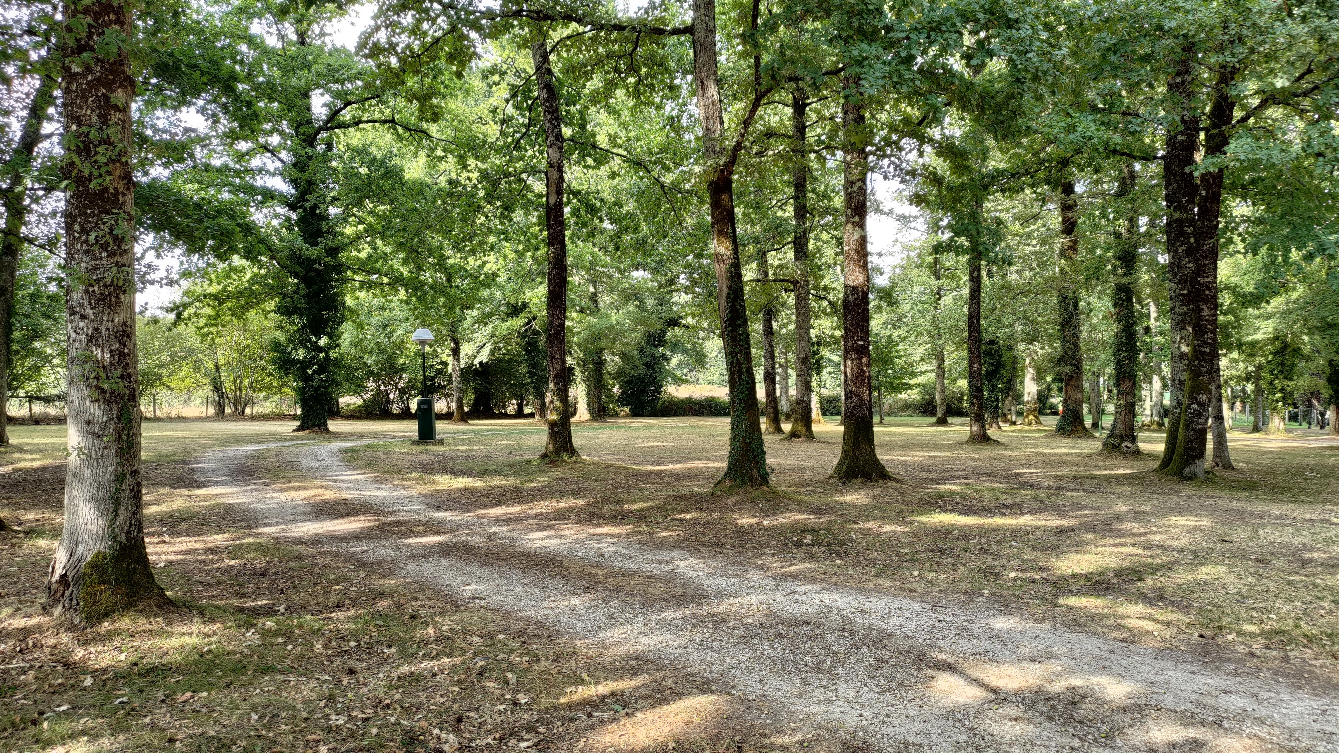 Stellplatz Saint-Laurent-sur-Gorre — Місце для кемперів in Saint-Laurent-sur-Gorre