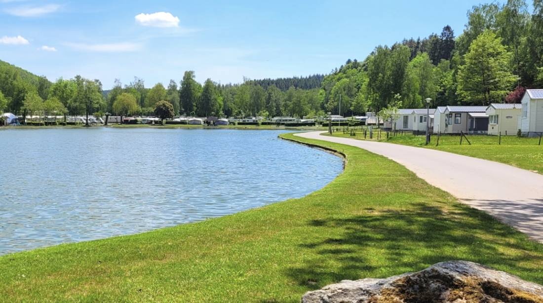 Camping Le Val de l'Aisne — Kemp in Érezée