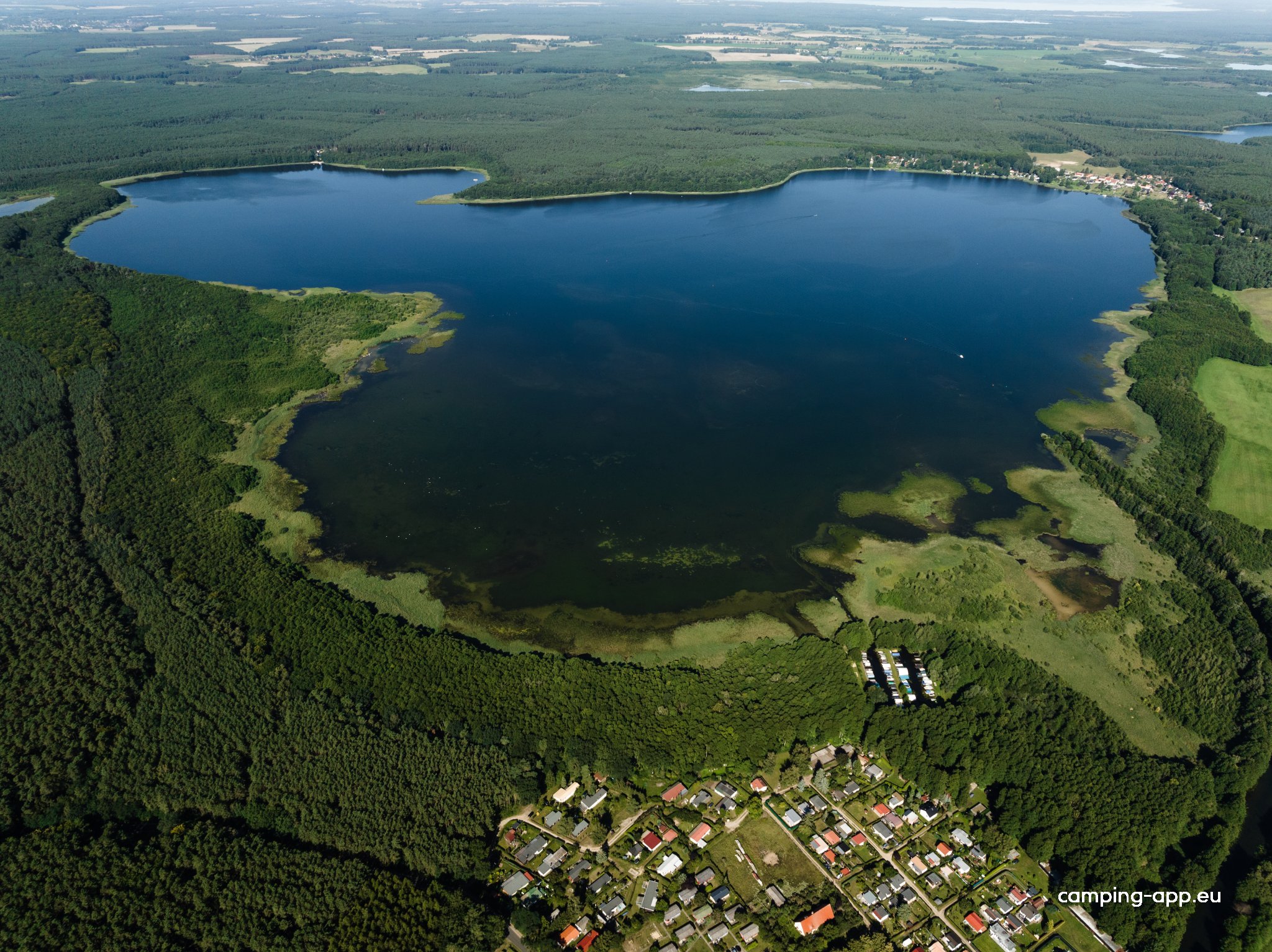 Camping im Feriendorf Großer Labussee — Sítio de acampamento in Wesenberg