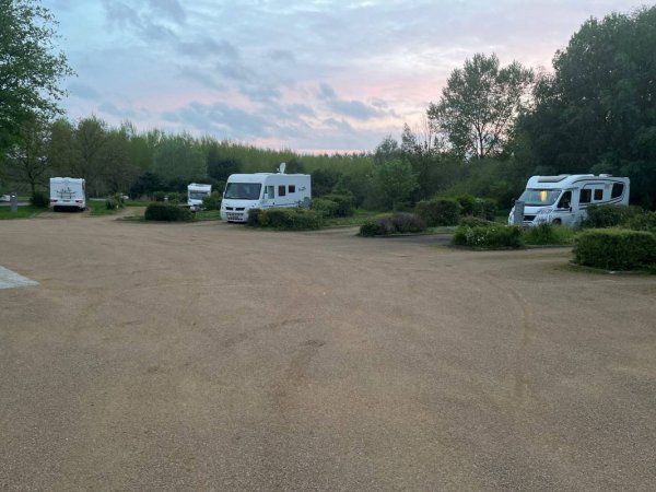 Stellplatz Coucy-le-Château-Auffrique