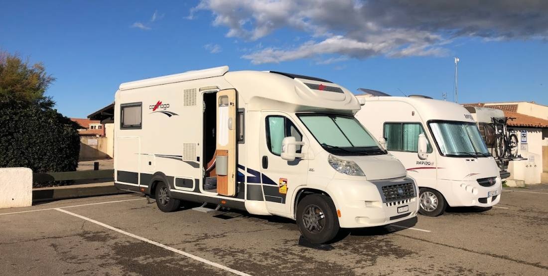Stellplatz Saintes-Maries-de-la-Mer — Area Autocaravanas in Saintes-Maries-de-la-Mer