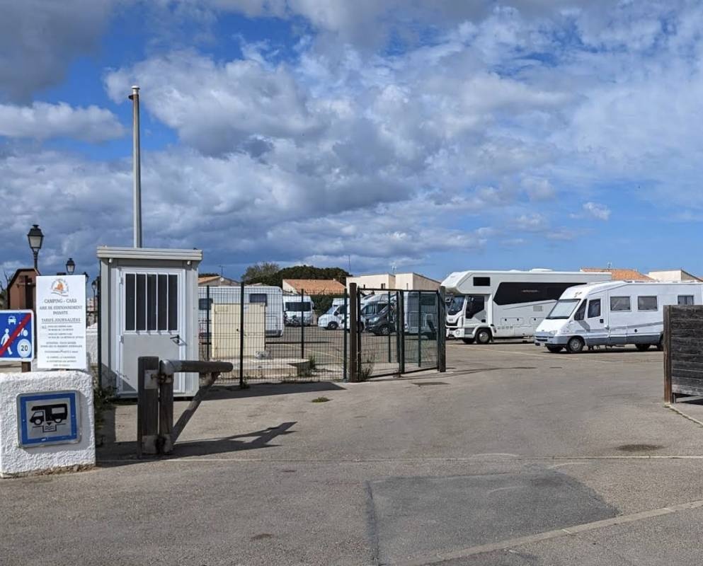 Stellplatz Saintes-Maries-de-la-Mer — Campervan Site in Saintes-Maries-de-la-Mer
