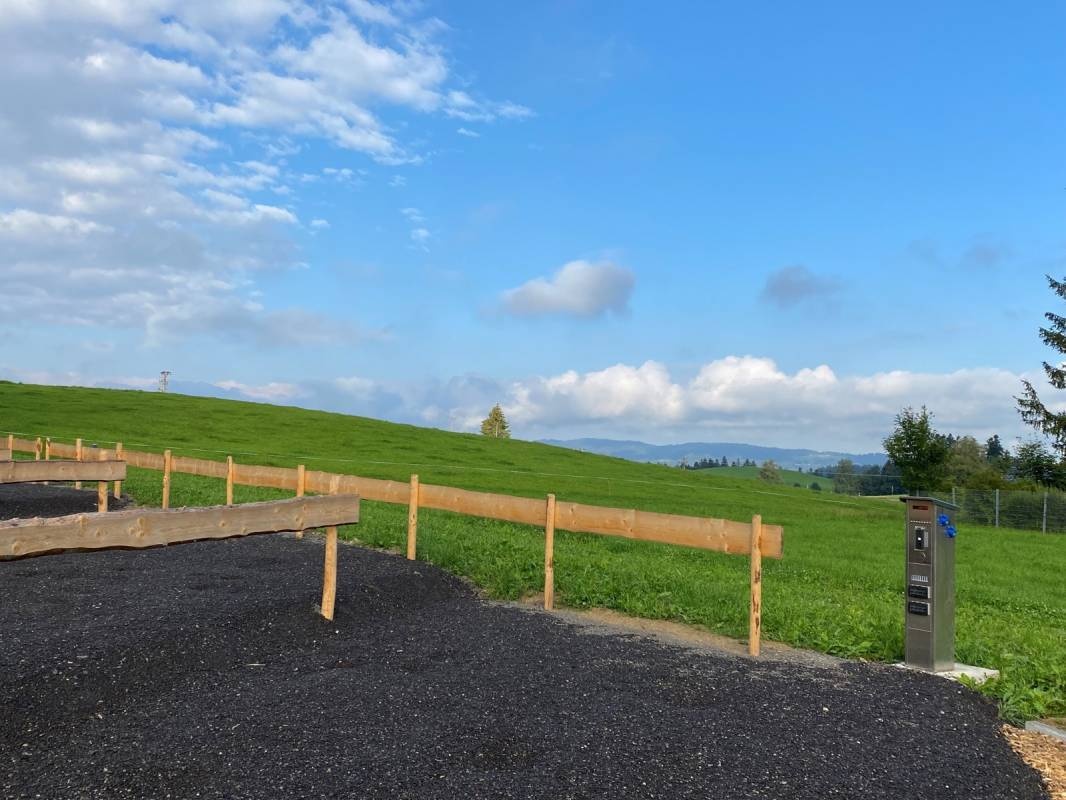 Stellplatz am Freibad — 露营车营地 in Oberreute